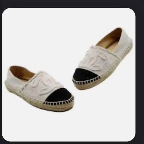 CHANEL
Interlocking CC Logo Canvas Espadrilles - Picture 3 of 11